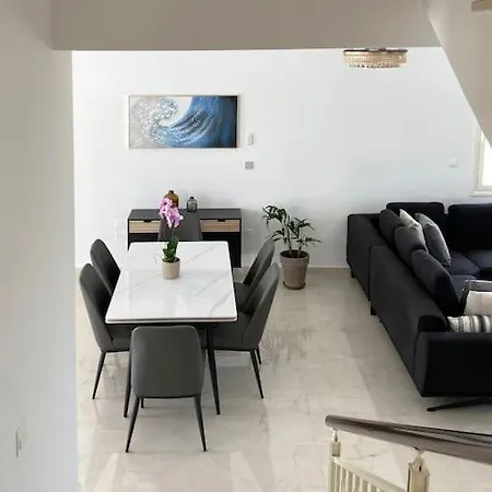 Brand New 4 Bedroom In Palodeia Villa *