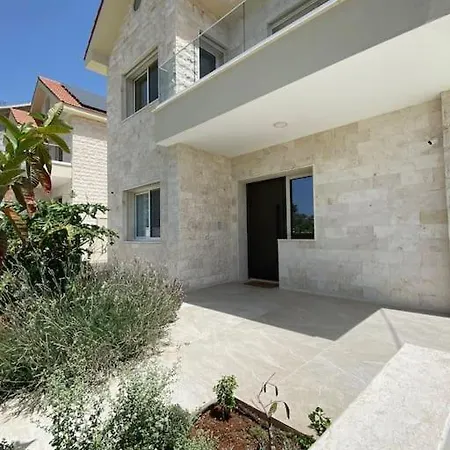 Brand New 4 Bedroom In Palodeia