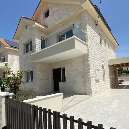 Villa Brand New 4 Bedroom In Palodeia