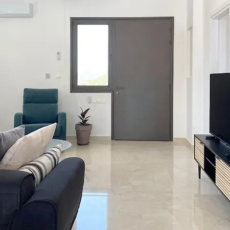 Brand New 4 Bedroom In Palodeia Palodia