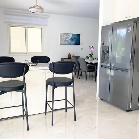 Brand New 4 Bedroom In Palodeia فيلة *