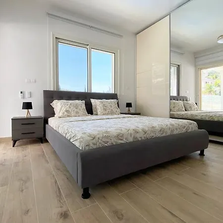 Brand New 4 Bedroom In Palodeia *