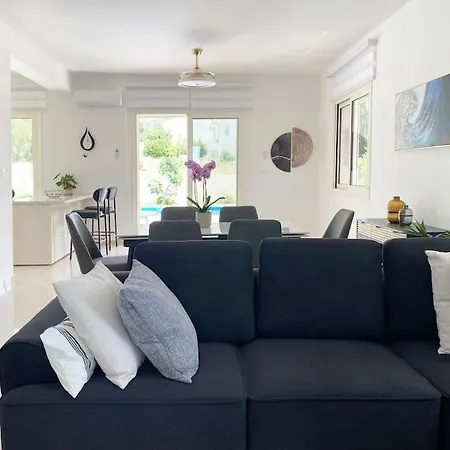Brand New 4 Bedroom In Palodeia Palodia