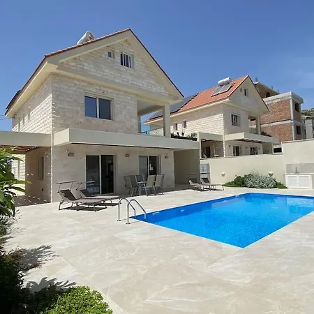 Brand New 4 Bedroom In Palodeia * Palodia