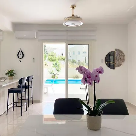 Brand New 4 Bedroom In Palodeia