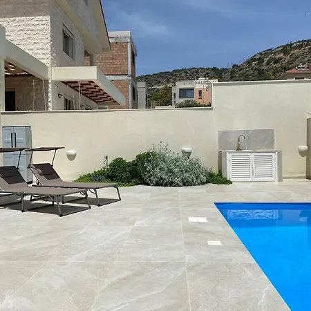 Brand New 4 Bedroom In Palodeia