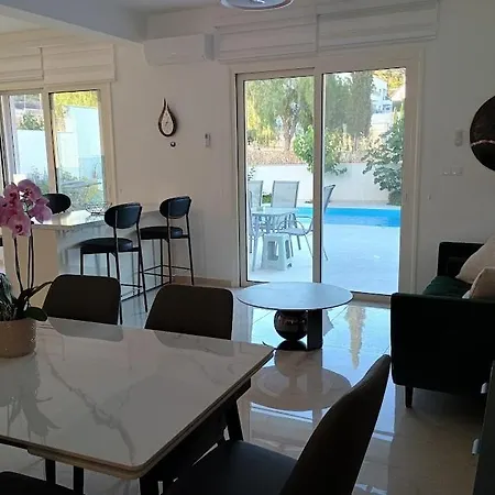 Brand New 4 Bedroom In Palodeia