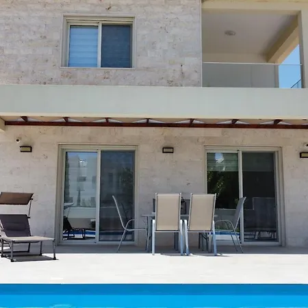 Brand New 4 Bedroom In Palodeia