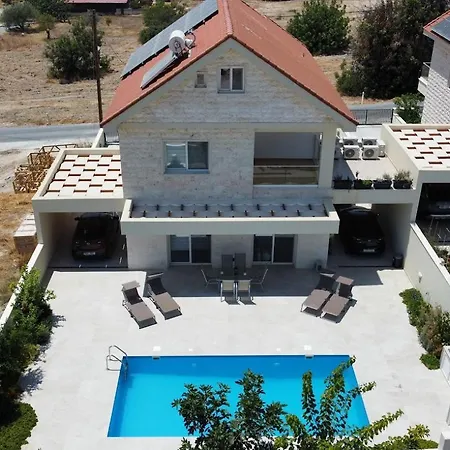 Brand New 4 Bedroom In Palodeia فيلة *